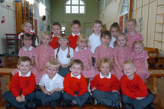 Robins reception class at Cumberland Infants School in Portsmouth in 2006. Picture (064102-1)