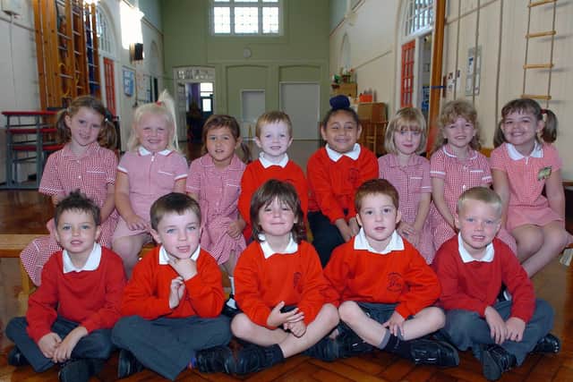 Wrens reception class at Cumberland Infants School in Portsmouth in autumn 2006. Picture (064102-2)