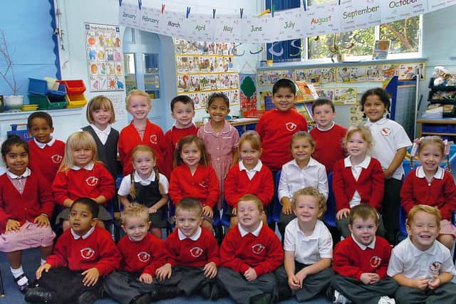 Rabbits - Mrs Hart's reception class at Devonshire Infant School, Francis Avenue, Southsea in autumn 2006. Picture (063982-0017)