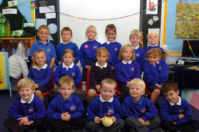 Woodpecker reception class at Grange Infant School, Gosport in autumn 2006. Picture (064273-22)