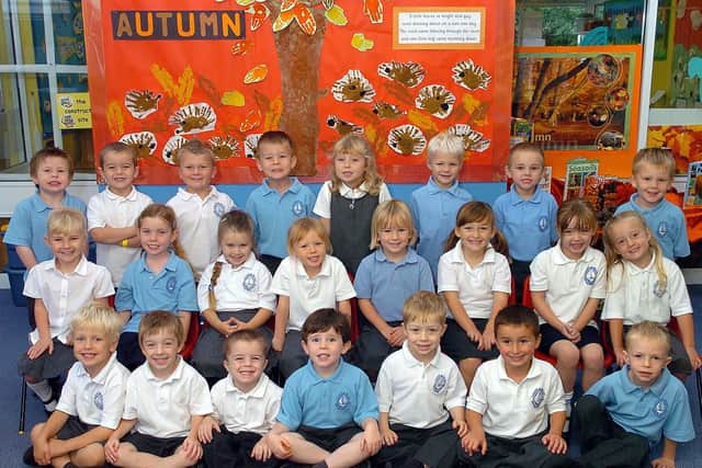 Turtles Class - Miss Wilkinson and Mrs Percival's  reception class at Locks Heath Infants School, Warsash Road, Locks Heath in autumn 2006. Picture (064240-0017)
