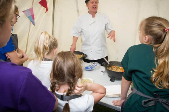 Chef, Michelle Elanchard, teaching pupils and parents how to cook chicken stir fry.
Picture : Habibur Rahman