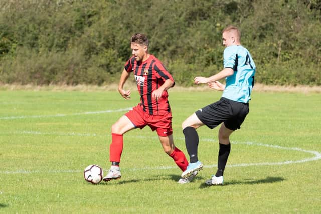 Ben Gauntlett of Horndean, left