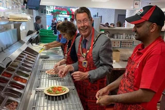 Papa Johns pizza restaurant has just opened up in Waterlooville. The Mayor and Mayoress of Havant joined them to make pizzas on the opening day.