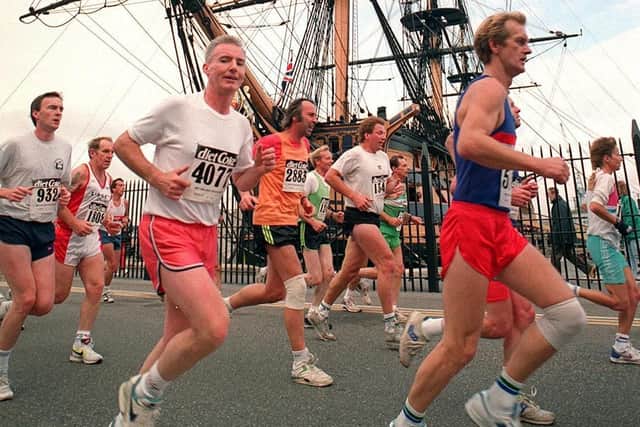 Runners in the Great South Run pass HMS Victory in 1992. (3615-3)