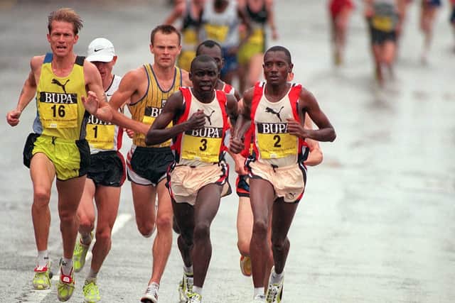 Competitors in the Great South Run in 1999. 16, Paul Evans Belgrave Harriers, 3 Simon Kasmir Kenya and 2 Dominic Kirui head the field.