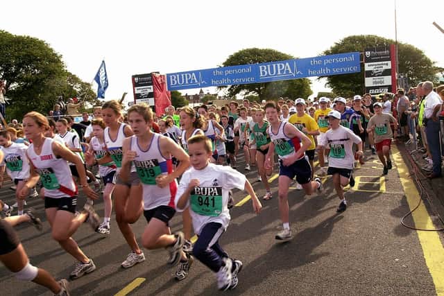 The start of The BUPA Junior Great South Run 2002. (024605-3)
