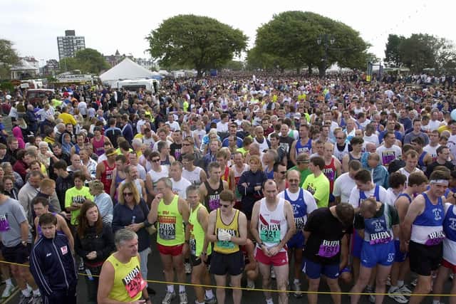 Great South Run 2003 in Southsea runners line up to the start. Picture Paul Jacobs (035120-15)