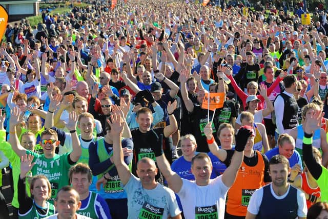 The Great South Run 2010. The different coloured 'waves' make their way to the Start line and give a wave to Tenor, Sean Ruane as he sung 'Jerusalem' to the competitors for added inspiration! Picture: Malcolm Wells (103424-5040)