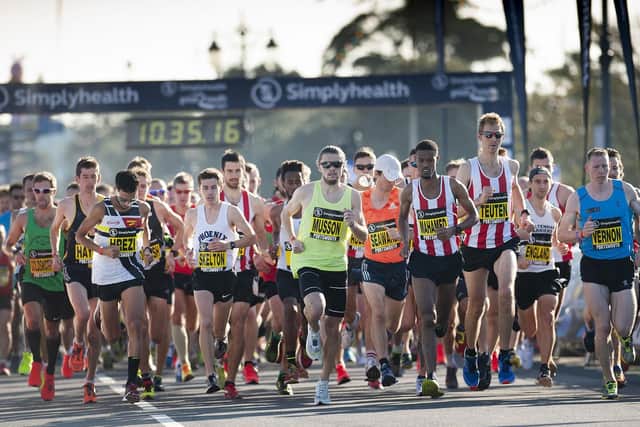 Elite runners leave the startline