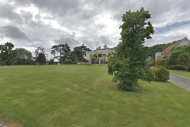 This restaurant is in the Lime Wood Hotel in Beaulieu Road, Lyndhurst.