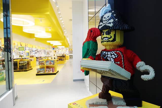Rrrrrrrrr there be pirates in this Lego store