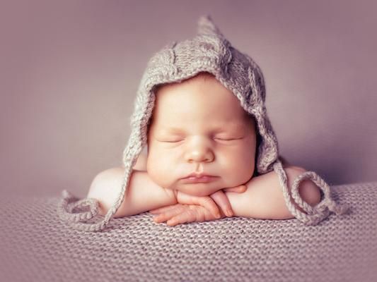 With both Scottish and Irish origins, Rowan means little redhead - ideal for newborns with bright, flame-coloured hair