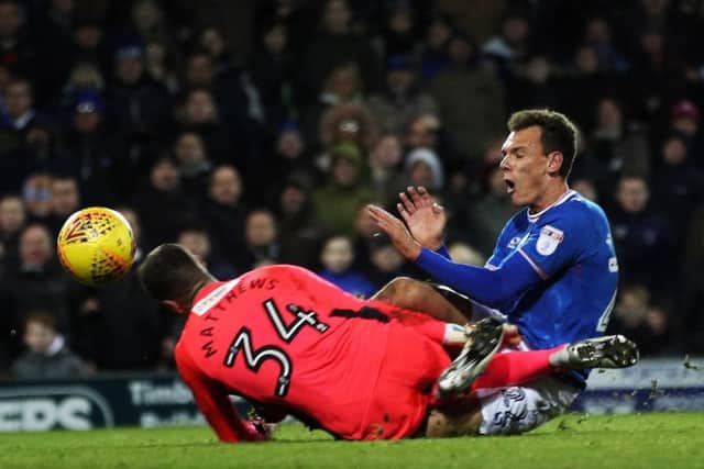 Kal Naismith suffers his knee injury in a collision with Remi Matthews. Picture: Joe Pepler