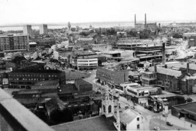 Barry Lovetts original picture  showing Tracys on the Market Way roundabout.