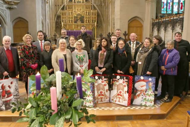 Volunteers and organisers ready to distribute the gifts