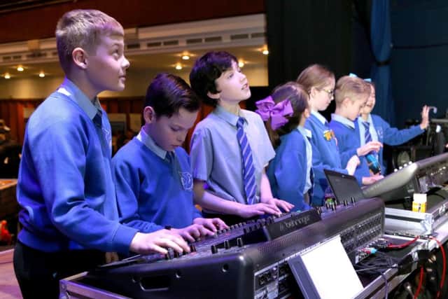 St Columbia pupils learning about music and stage production  (IMG_6443)