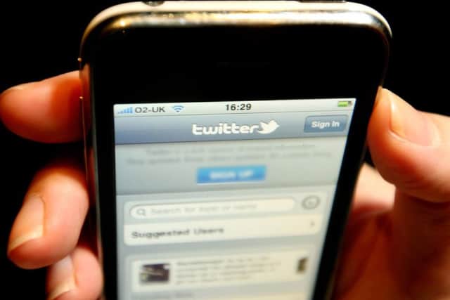 Police warn people not to go on Twitter while driving