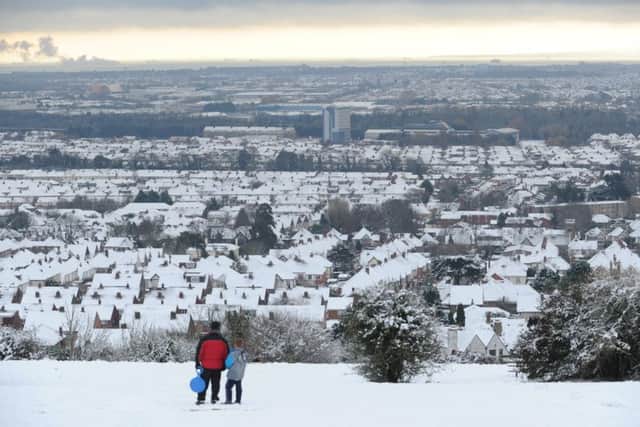 Wintry Portsmouth from Portsdown Hill . Picture: Ian Hargreaves (104128-5) ENGPPP00220101219162331