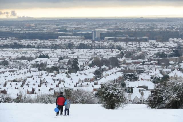 Wintry Portsmouth from Portsdown Hill . Picture: Ian Hargreaves  (104128-5) ENGPPP00220101219162331