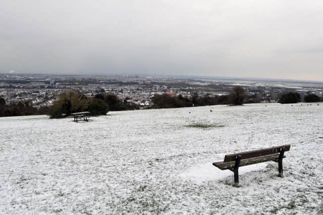 Snow on Portsdown Hill. Picture:Steve Reid 103909-065