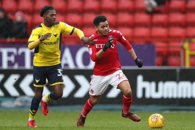 Oxford United's Isaac Buckley-Ricketts (left) and Charlton Athletic's Jay Dasilva battle for the ball PPP-180320-105815001