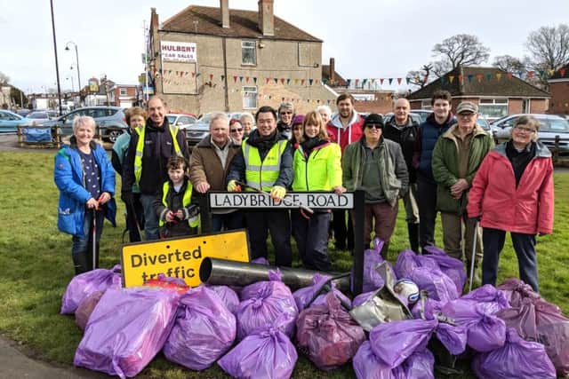 Alan Mak MP with volunteers at the Purbrook litter pick
