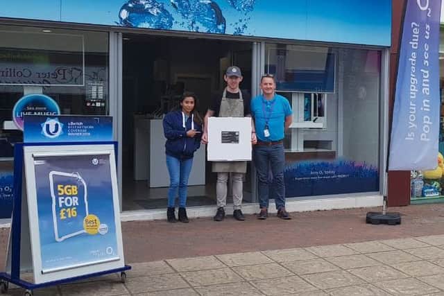 O2 and Giorgio's Pizzeria staff in Waterlooville