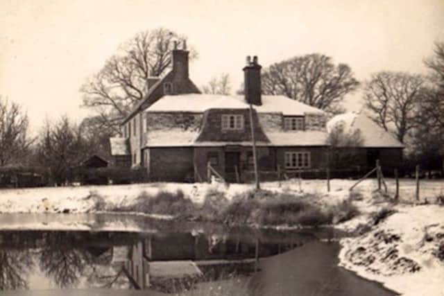 Before Leigh Park was built several farms covered the land including this one, Middle Park Farm.