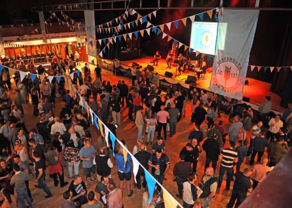 16/05/15  EP  Punters enjoyed a weekend of entertainment and beer at the 2015 Portsmouth Beer Festival which was held inside Portsmouth Guildhall.  Picture: Ian Hargreaves  (150841-1) SUS-160404-171333003