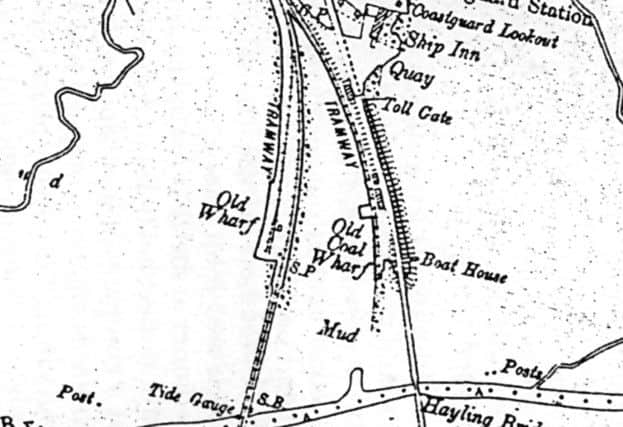 In this 1907 diagram we can see that the pedestrian/road Hayling bridge also had a swing bridge like on the railway Langstone  bridge.