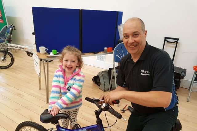 Stuart Grattan from Bikepro Servicing helping Whiteley Church with their cycle maintenance session