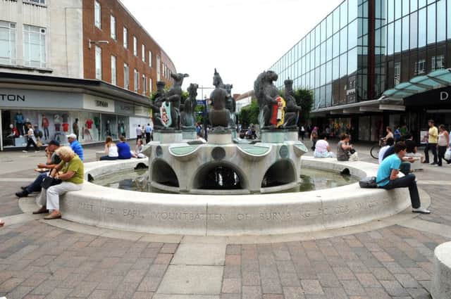 The fountain in Commercial Road shopping precinct, Portsmouth
Picture: Ian Hargreaves  (102279-1)