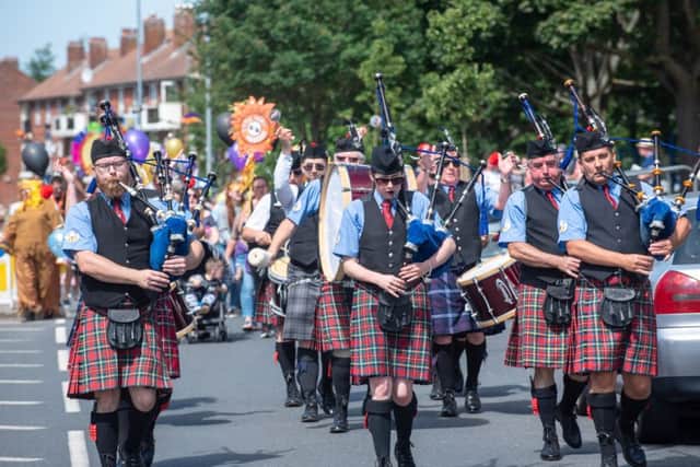 Paulsgrove Carnival - The carnival parades through the streets of Paulsgrove
Picture: Vernon Nash (180394-006) PPP-180623-201919006
