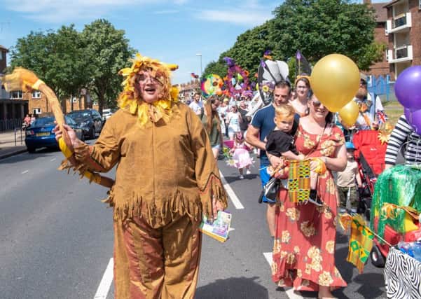 Paulsgrove Carnival - The carnival parades through the streets of Paulsgrove
Picture: Vernon Nash (180394-008) PPP-180623-201943006