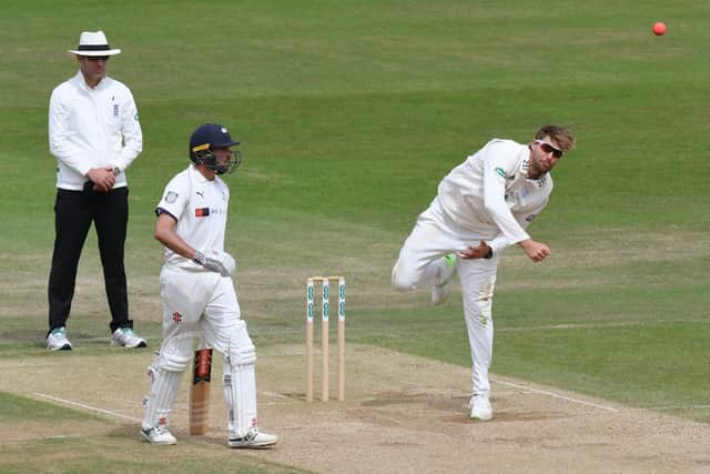 Ollie Rayner bowls for Hampshire. Picture: Neil Marshall