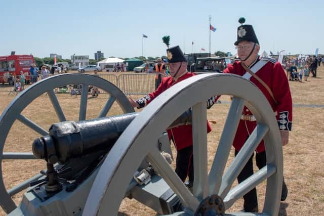 Fort Cumberland Guard and cannon
(180399-033)