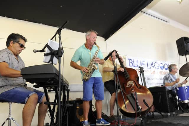 The lunchtime jazz quartet entertain