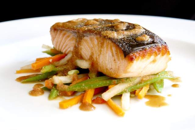 Thai salmon with spicy salad by Lawrence Murphy