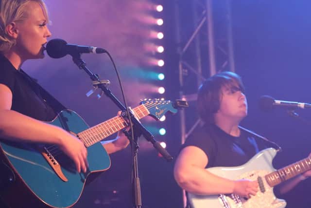 Lucas and King playing at the Fender Guitars Undiscovered Artist of the Year Awards ceremony 2018