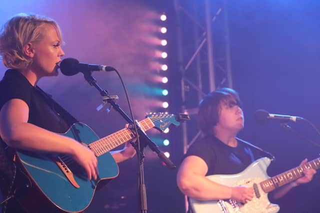 Lucas and King playing at the Fender Guitars Undiscovered Artist of the Year Awards ceremony 2018, which they won.