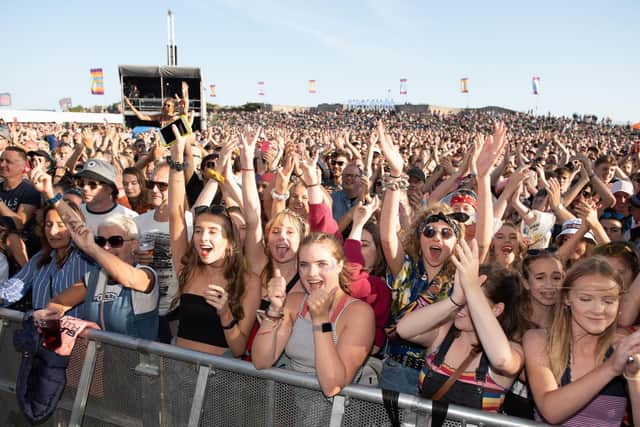 The crowd watching The Pigeon Detectives. Picture: Vernon Nash (180424-0746)