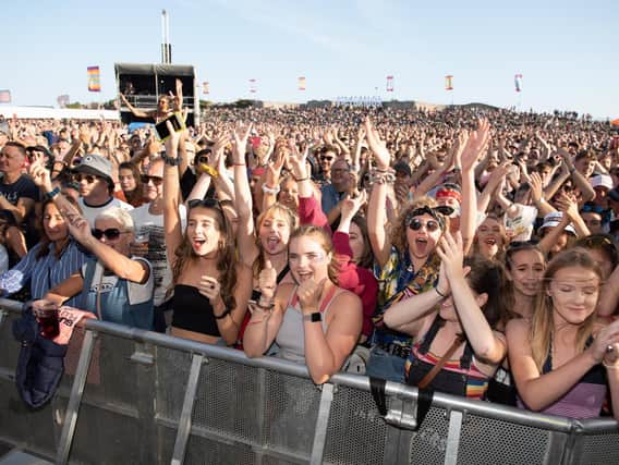 The crowd watching The Pigeon Detectives. Picture: Vernon Nash (180424-0746)