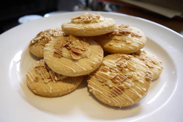 Almond and white chocolate biscuits