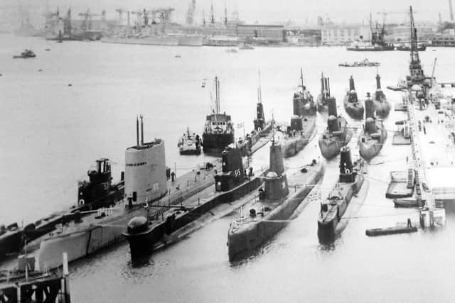 Submarines at HMSs Dolphin, Gosport. Can any ex-submariners tell me more about these boats?