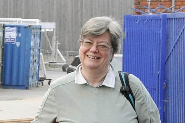 Dr Elizabeth Fellows