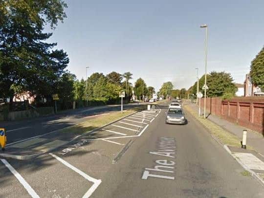 Mobile. 30mph. A27  The Avenue