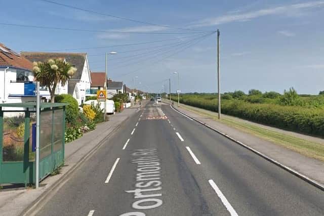 30mph. B3333 - Portsmouth Road. Eastbound on grass verge.