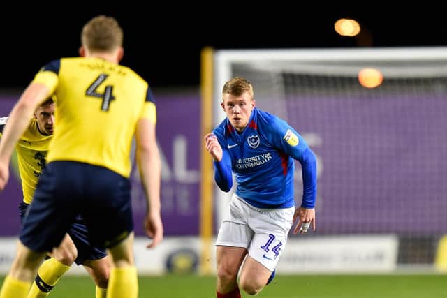 Andy Cannon runs with the ball