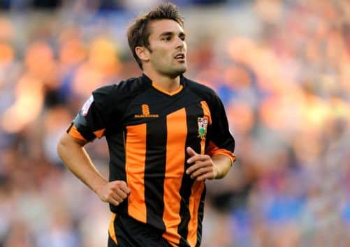 Free-agent Ricky Holmes is in advanced talks with Pompey over a potential move
